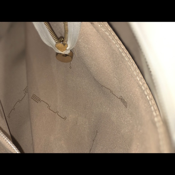 Classic leather handbag. - Picture 7 of 8